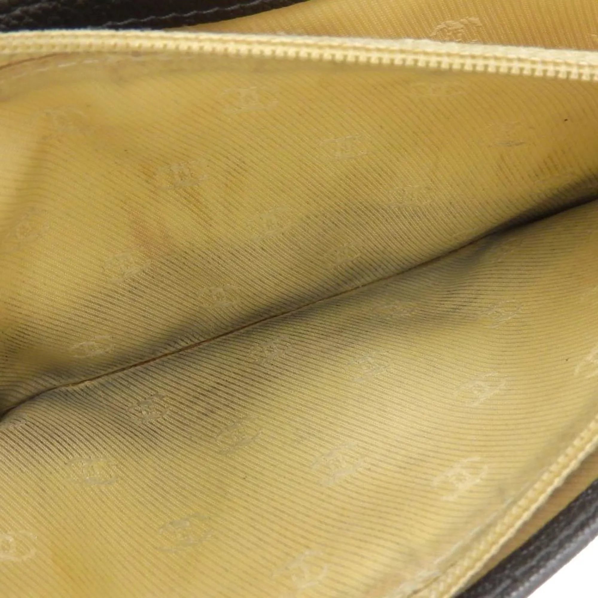 Pre-Owned Chanel  here mark bi-fold long wallet metallic lambskin gray No. 11 with seal (Fair)