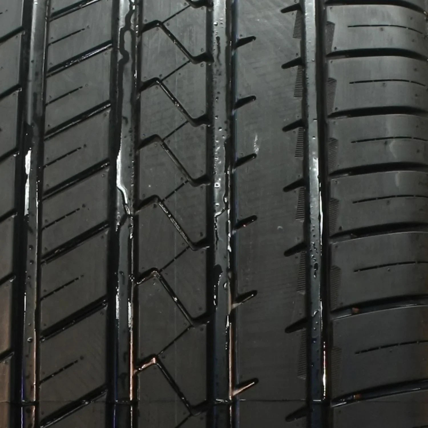 Lionhart -Five All Season 255/55R19 111V  Passenger Tire