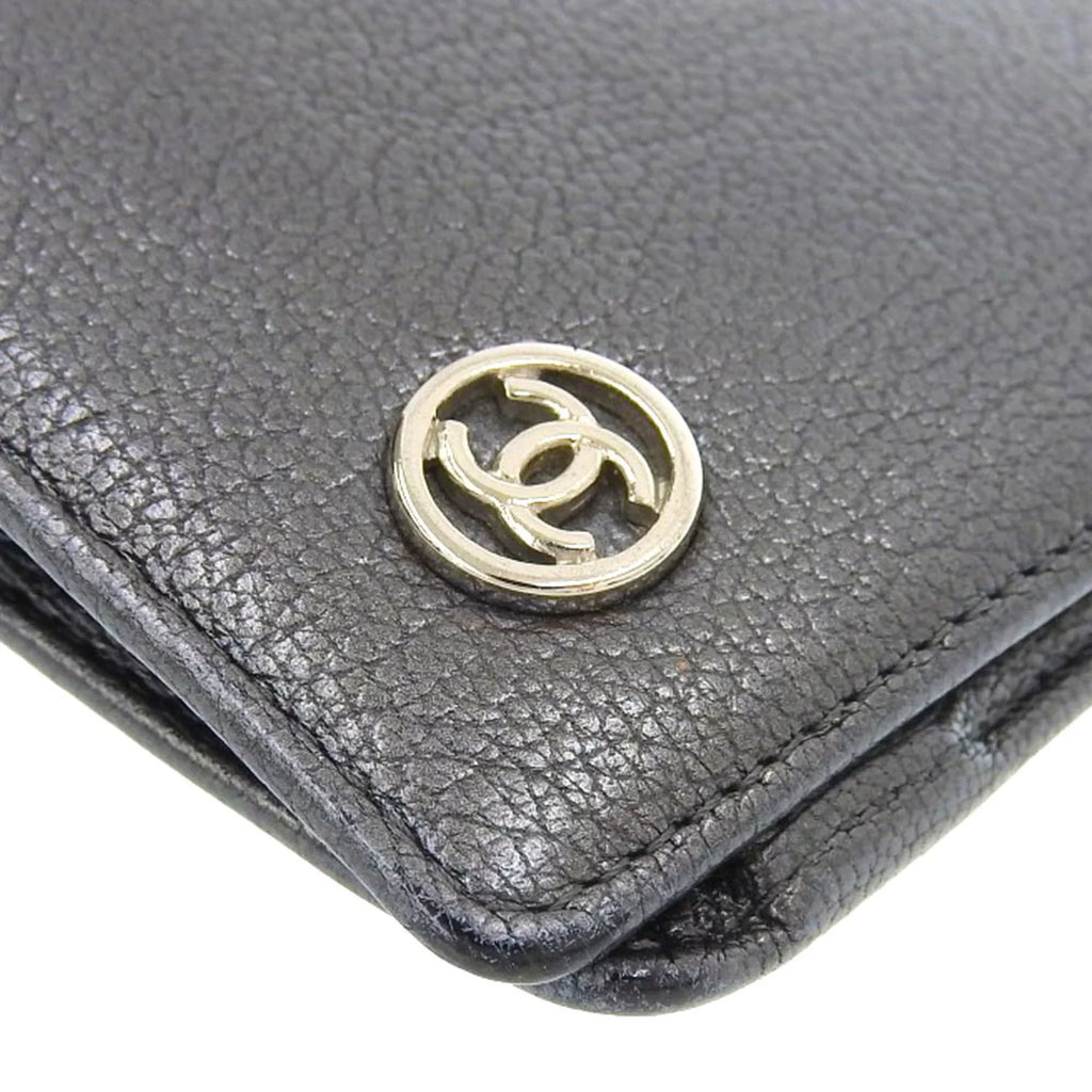 Pre-Owned Chanel  here mark bi-fold long wallet metallic lambskin gray No. 11 with seal (Fair)