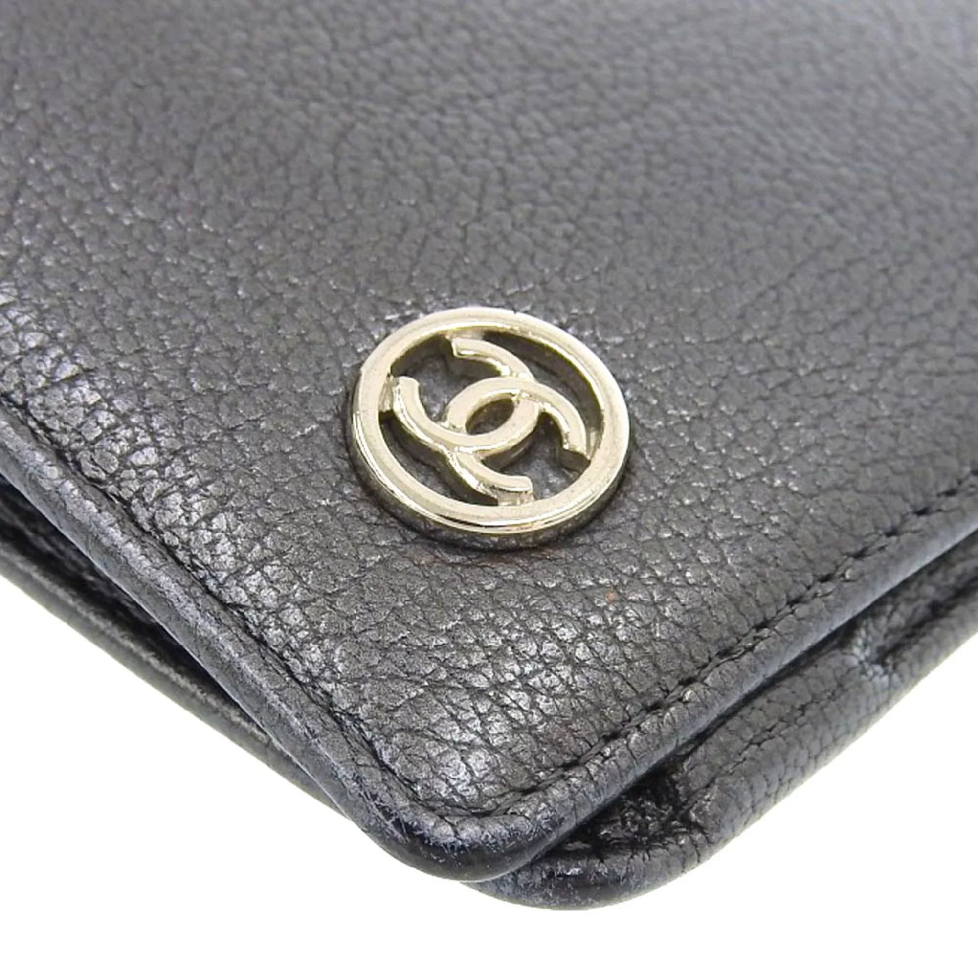Pre-Owned Chanel  here mark bi-fold long wallet metallic lambskin gray No. 11 with seal (Fair)