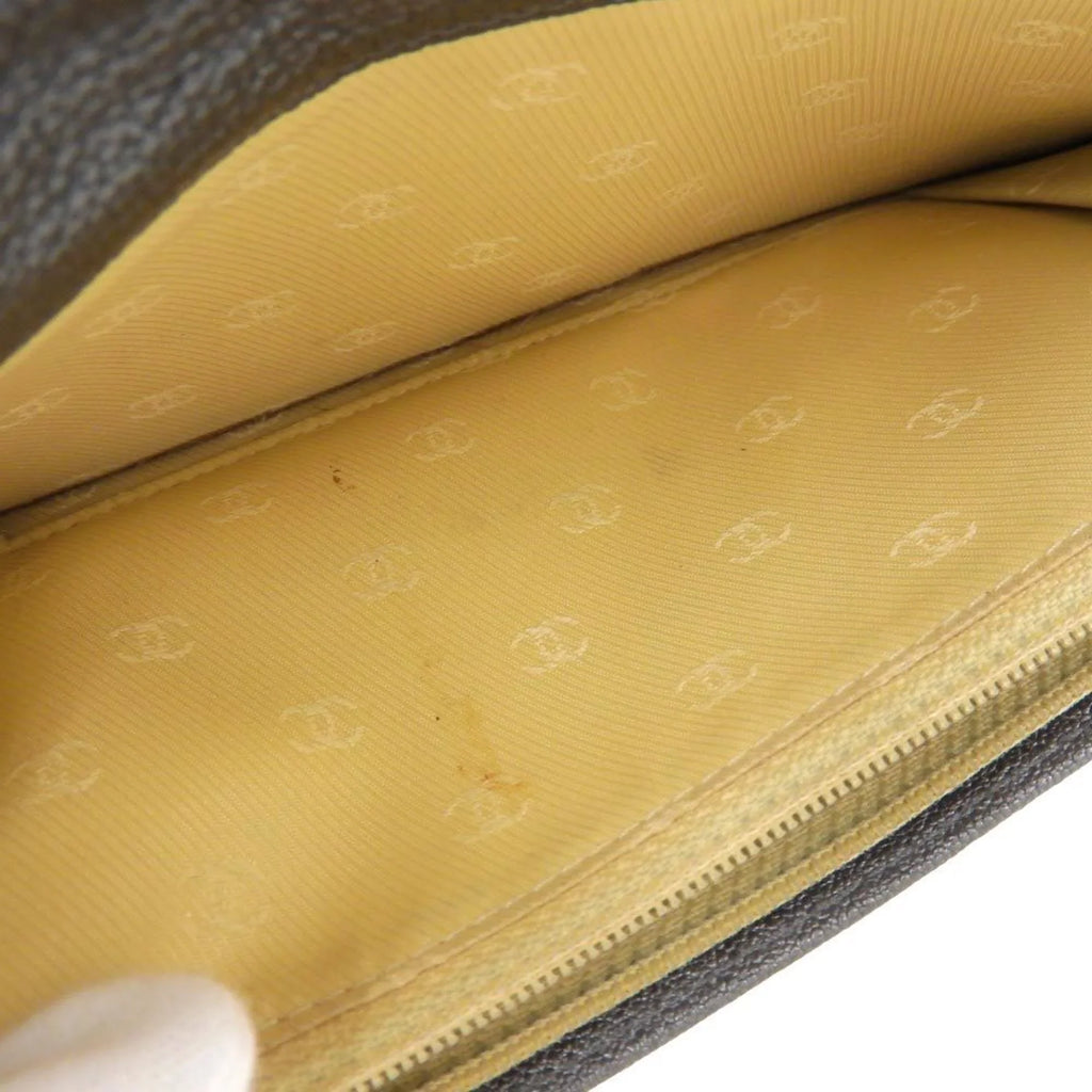 Pre-Owned Chanel  here mark bi-fold long wallet metallic lambskin gray No. 11 with seal (Fair)