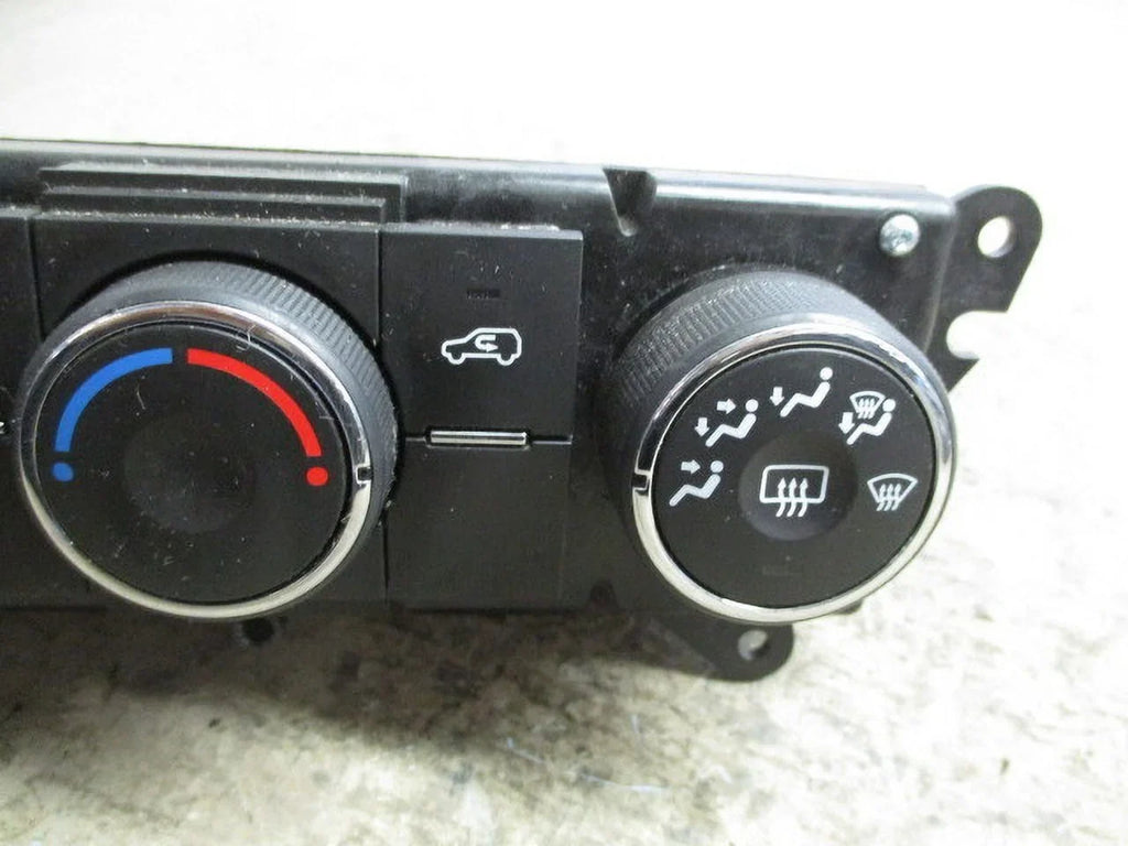 Pre-Owned Saturn Vue Manual Climate  Heater Temperature Control   (Good)