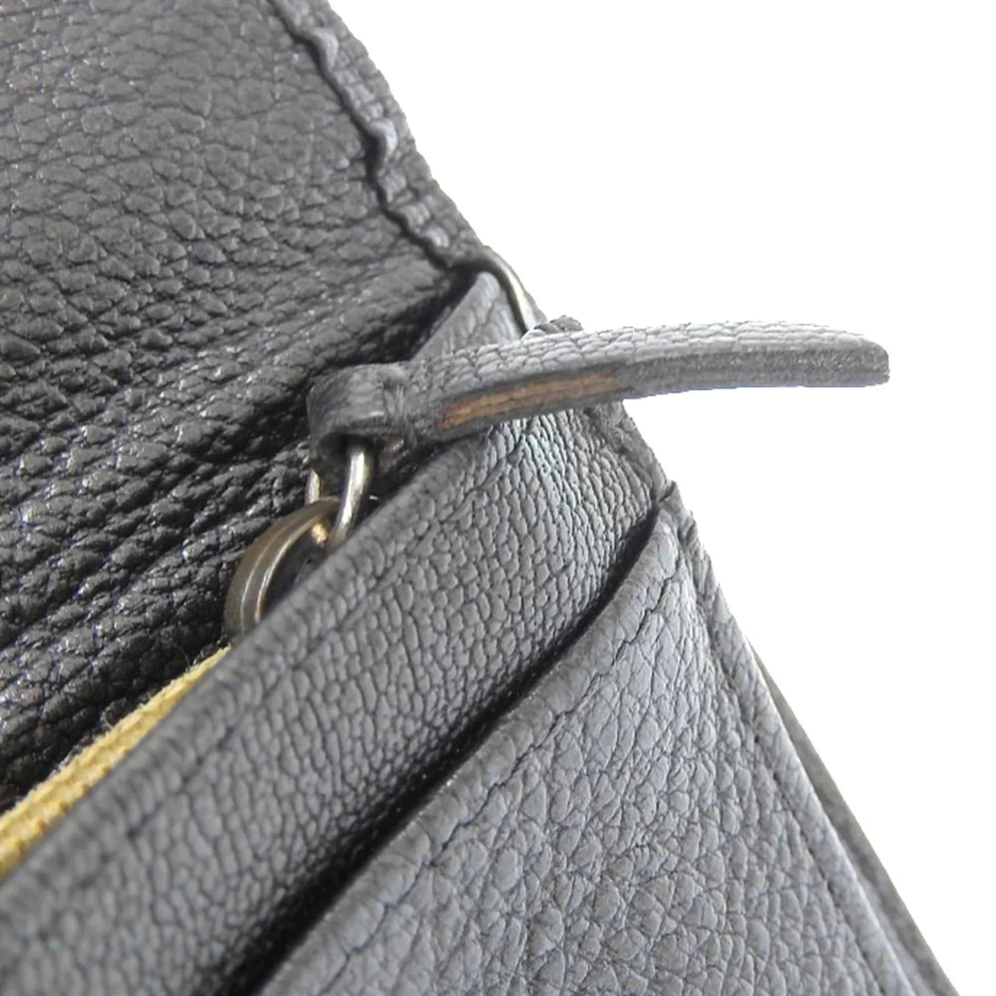 Pre-Owned Chanel  here mark bi-fold long wallet metallic lambskin gray No. 11 with seal (Fair)