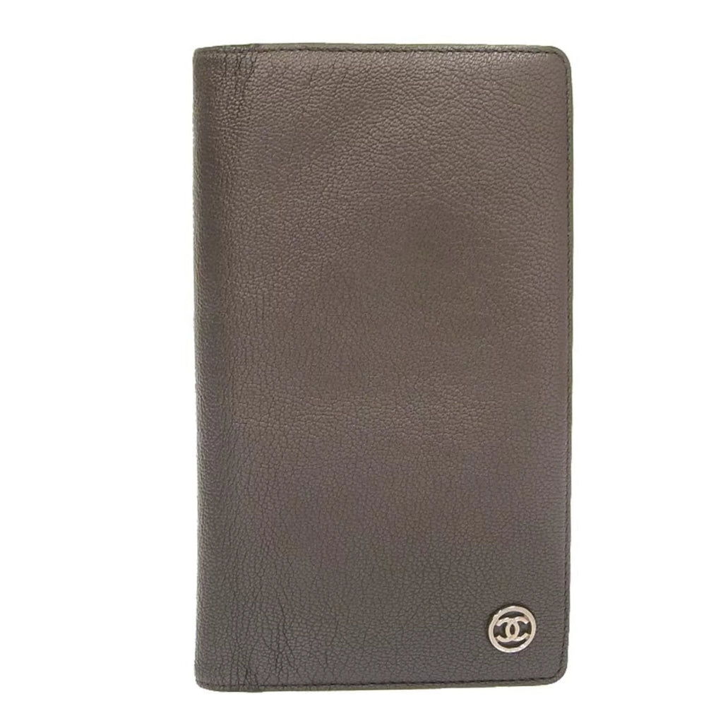 Pre-Owned Chanel  here mark bi-fold long wallet metallic lambskin gray No. 11 with seal (Fair)